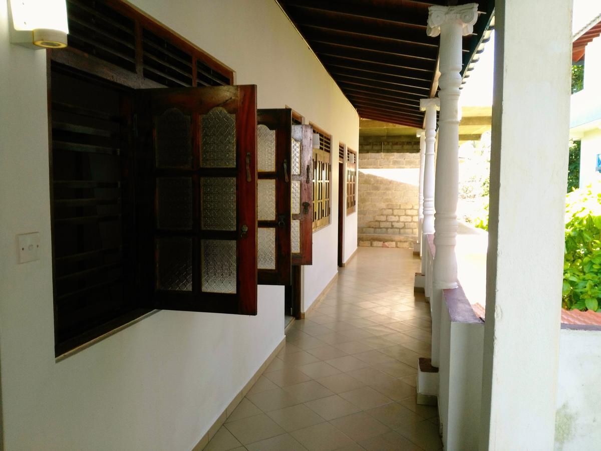 Sunnys Beach Guest House Hikkaduwa Exterior foto