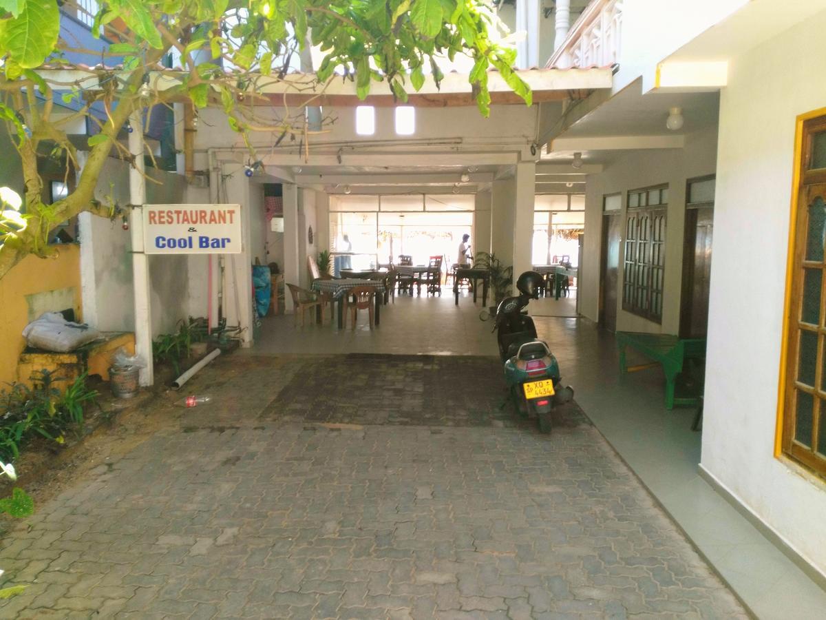 Sunnys Beach Guest House Hikkaduwa Exterior foto
