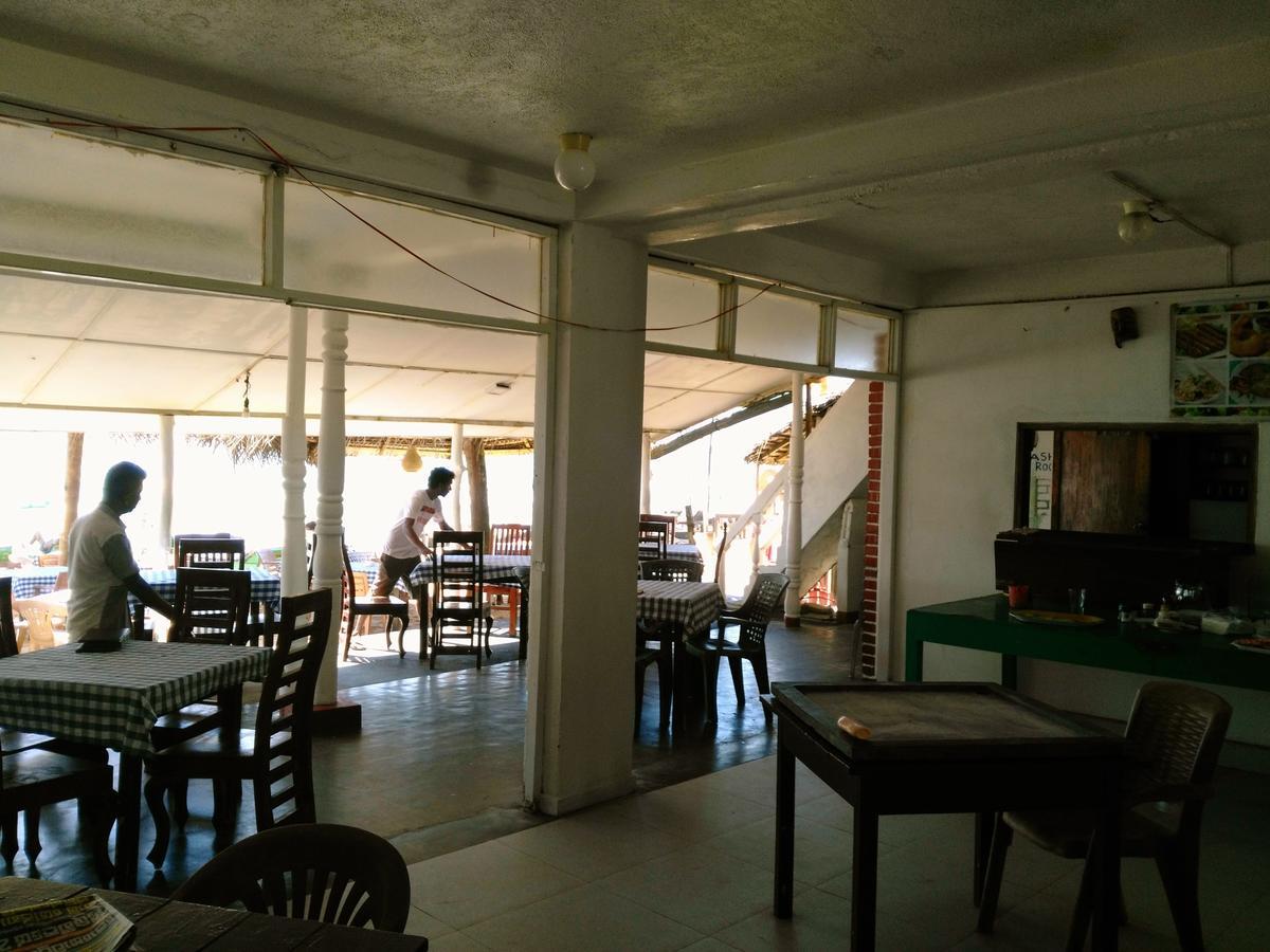 Sunnys Beach Guest House Hikkaduwa Exterior foto